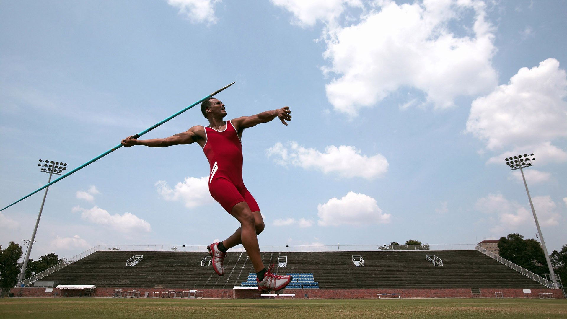 快船大胜森林狼，季后赛首轮中乔治锁死对手，快船对森林狼比赛预测